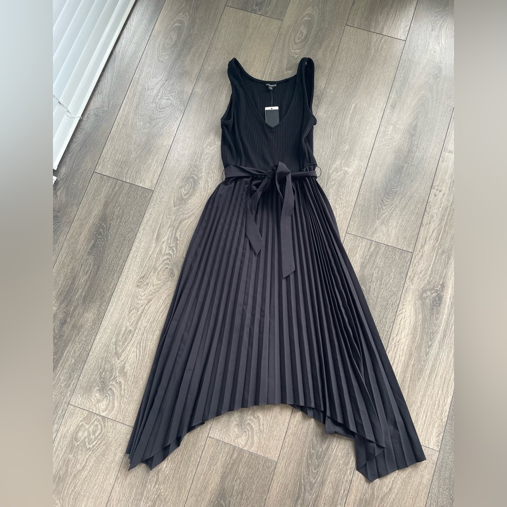 BNWT guess dress